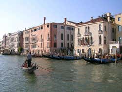 Gondolier sur le Grand Canal